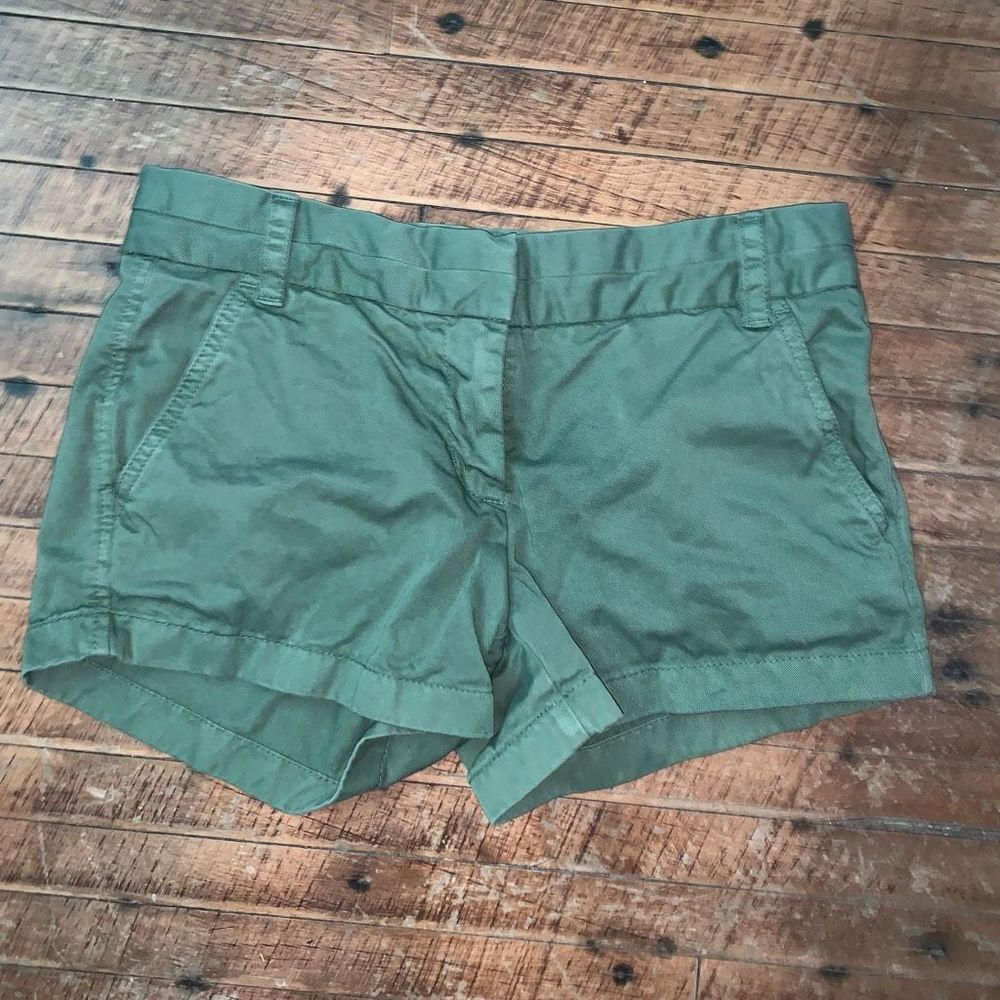 J Crew green preppy flat front size 2 normcore chino shorts